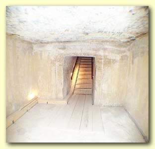 The entrance from the initial corridor into the antechamber